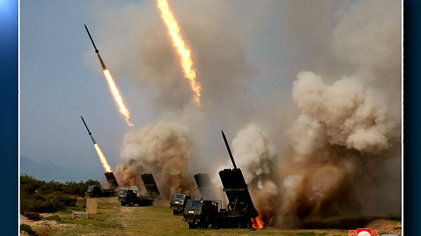 Kim Jong Un lässt es krachen: Raketen und Lenkwaffen-Tests Kim Jong Un lässt es krachen: Raketen und Lenkwaffen-Tests