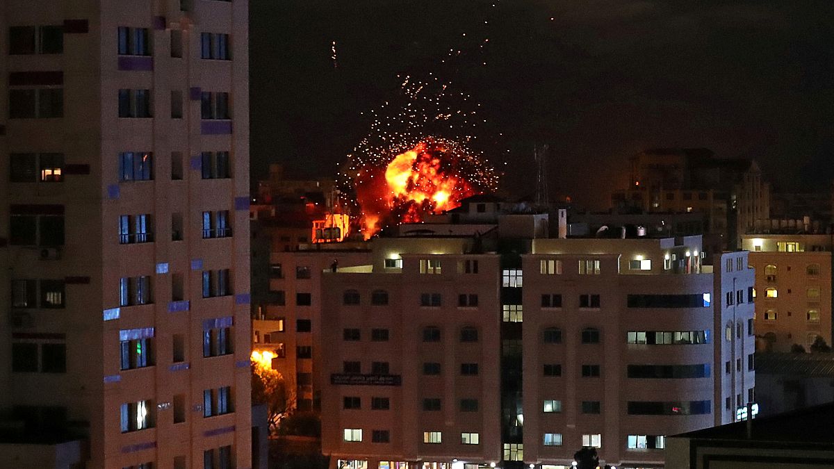 كتلة من اللهب خلال قصف إسرائيلي على قطاع غزة