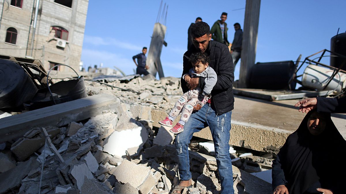 Video: İsrail'in hava saldırıları Gazze'de altyapı ve binalara zarar verdi