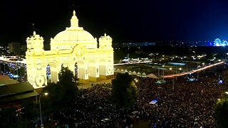 شاهد: سحر الأضواء واحتفالات ليلا نهارا في معرض مدينة إشبيلية 