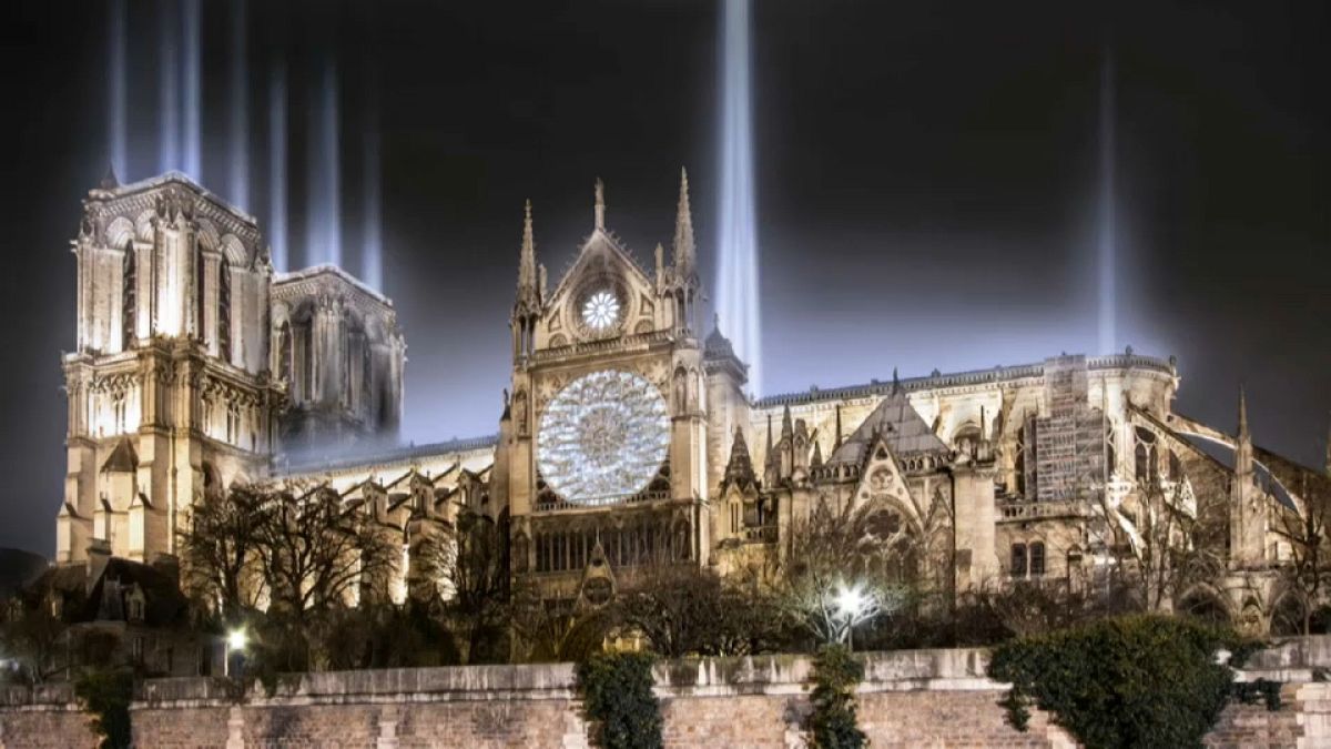 ¿Un jardín colgante bajo un techo de cristal en Notre Dame?