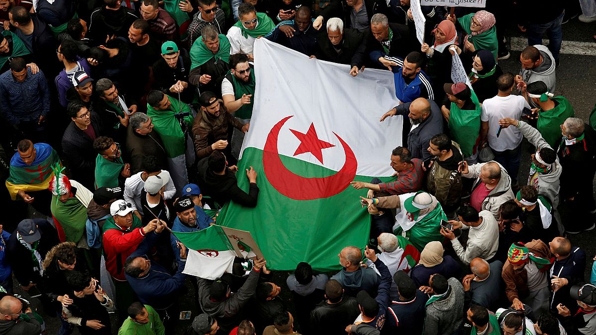 Algériában egymás után tartóztatják le az exállamfő bizalmasait