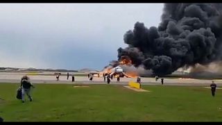 Fogo num avião da Aeroflot faz pelo menos 13 mortos