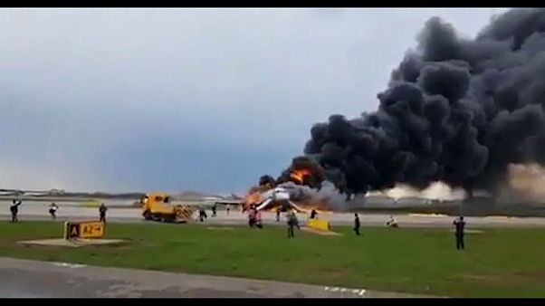 Incendio mortal de un avión de la compañía Aeroflot en Moscú Incendio mortal de un avión de la compañía Aeroflot en Moscú