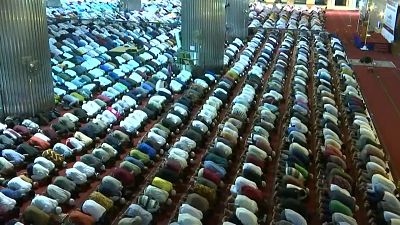نماز جماعت در اندونزی به مناسب آغاز ماه رمضان