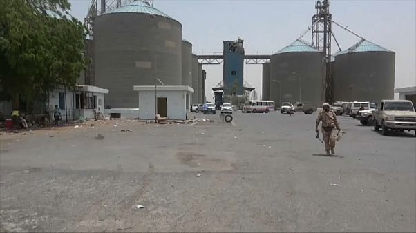 الوصول إلى 51 ألف طن من القمح قد ينقذ ملايين من المجاعة في اليمن الوصول إلى 51 ألف طن من القمح قد ينقذ ملايين من المجاعة في اليمن
