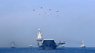 سفينتان حربيتان أمريكيتان تبحران في بحر الصين الجنوبي المتنازع عليه