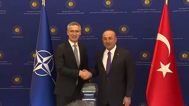 Stoltenberg tenta convencer Turquia a não comprar mísseis russos Stoltenberg tenta convencer Turquia a não comprar mísseis russos