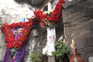 Villagers make offerings to Mexican volcano named 'The Sleeping Woman'