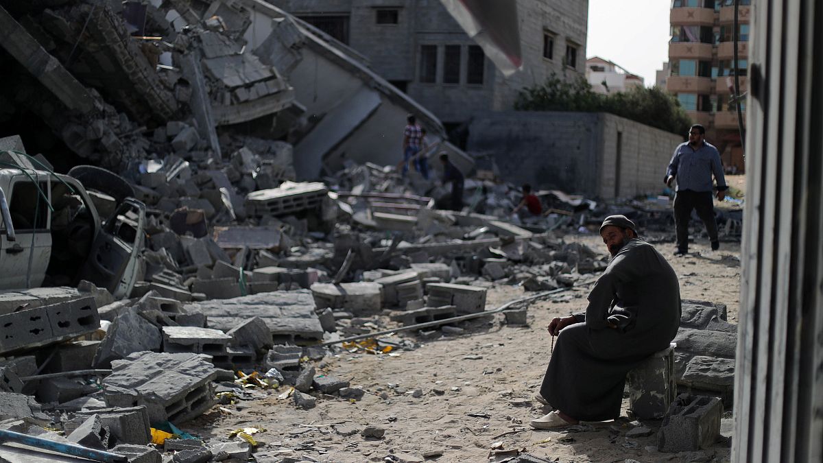 شاهد: غزة تستقبل أول أيام رمضان بالدمار 
