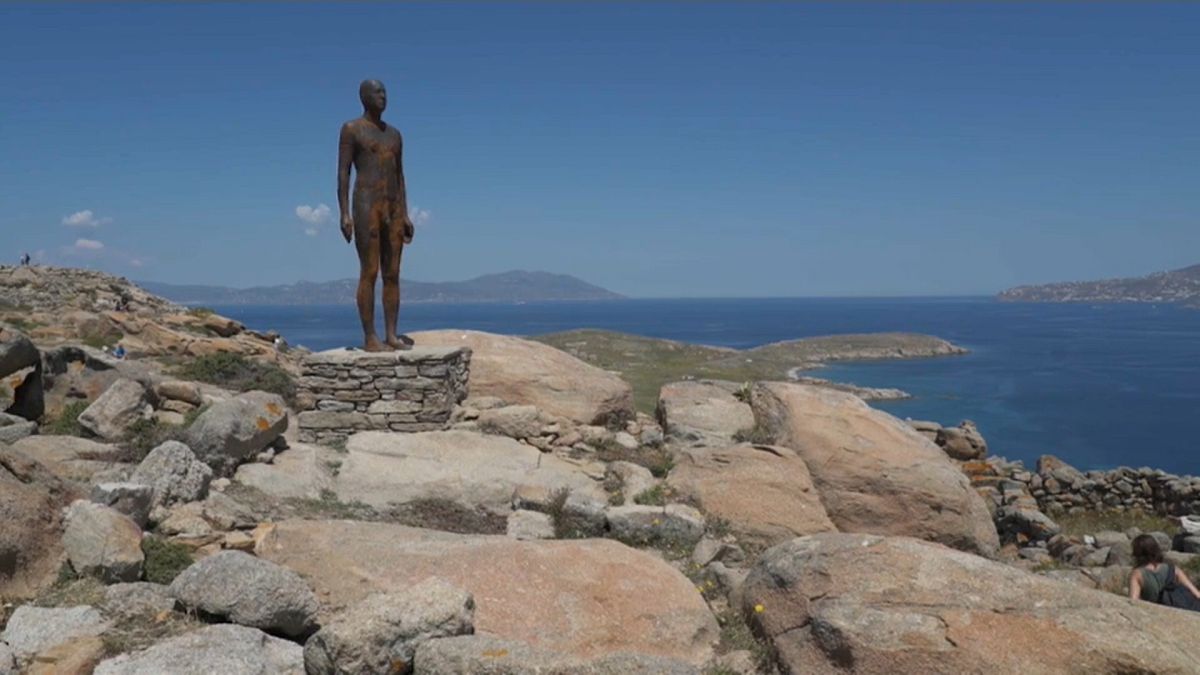 Povoar uma ilha grega com esculturas