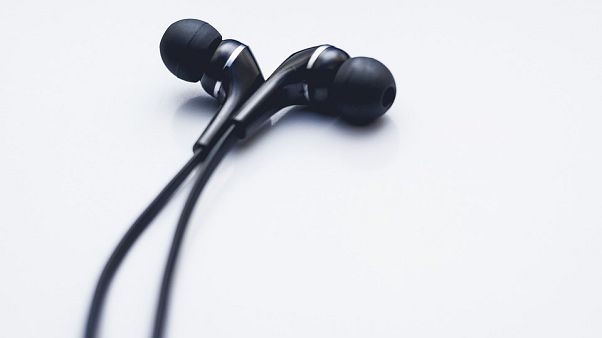 ابتلع جهاز AirPod أثناء نومه...وهذا ماحل به ابتلع جهاز AirPod أثناء نومه...وهذا ماحل به