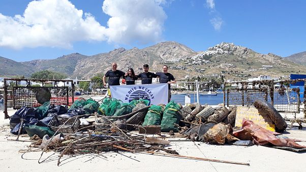 Έβγαλαν 1,5 τόνο σκουπίδια από το βυθό στη Σέριφο (vid) Έβγαλαν 1,5 τόνο σκουπίδια από το βυθό στη Σέριφο (vid)
