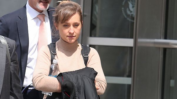 Juicio al gurú que tuvo miles de esclavas sexuales con ayuda de una actriz de Smallville Juicio al gurú que tuvo miles de esclavas sexuales con ayuda de una actriz de Smallville