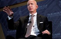 صورة.. مالك "واشنطن بوست" ورئيس أمازون في أول ظهور علني مع عشيقته