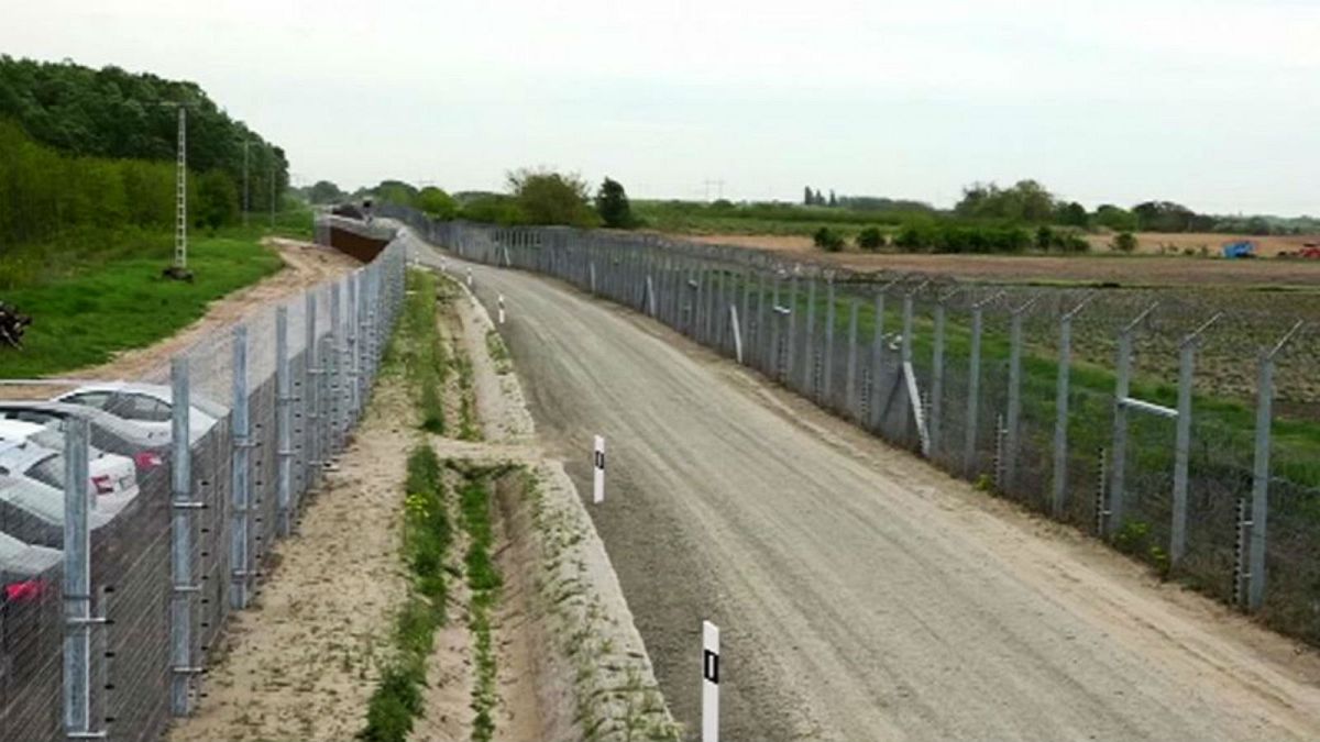 Hungarian TV claims socialist MEP Ujhelyi pledged to dismantle border fence