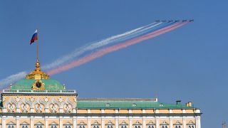 صورة لسرب من الطائرات الحربية فوق مبنى الكرملين في موسكو