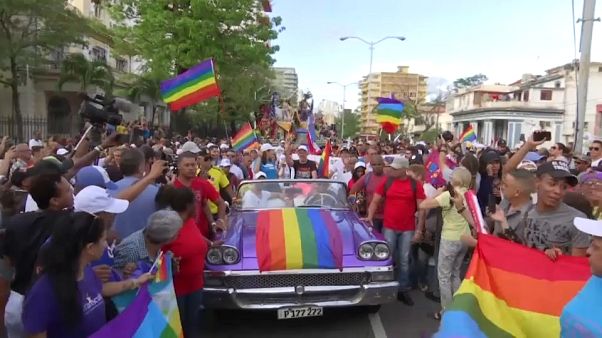 Cuba suspende el desfile del orgullo gay Cuba suspende el desfile del orgullo gay