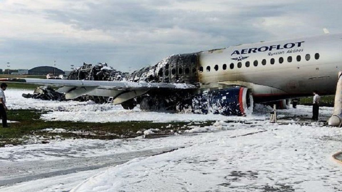 Video: Havada alev alan Rus uçağın içinden kaza anına ait görüntüler