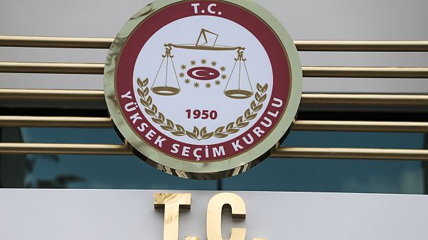 CHP 24 Haziran seçimleri ile İstanbul'da 39 ilçede yapılan seçimlerin iptali için YSK'ya başvurdu CHP 24 Haziran seçimleri ile İstanbul'da 39 ilçede yapılan seçimlerin iptali için YSK'ya başvurdu