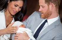 Así son las primeras imágenes del bebé del príncipe Enrique y Meghan Markle