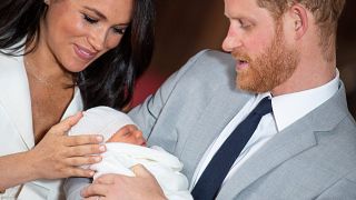 Así son las primeras imágenes del bebé del príncipe Enrique y Meghan Markle