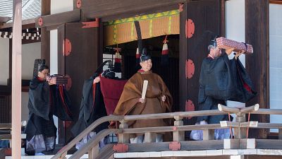 Részt vett az első formális szertartáson az új japán császár