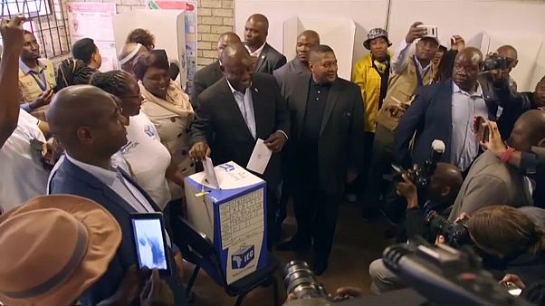 Sul-africanos votam em clima de frustração Sul-africanos votam em clima de frustração
