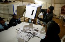 Számolják a szavazatokat Dél-Afrikában