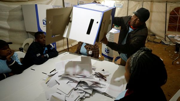 L'Afrique du Sud a voté, l'ANC encore favori, mais... L'Afrique du Sud a voté, l'ANC encore favori, mais...