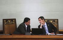خوان غوايدو زعيم المعارضة الفنزويلية يتحدث مع نائب رئيس البرلمان