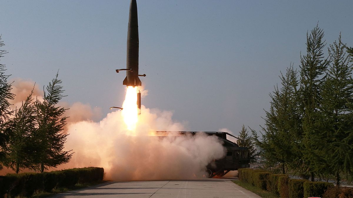 Észak-Korea rövid hatótávolságú rakétákat lőtt ki