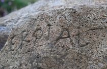 جائزة لمن يفك طلاسم "لغز شامبليون" في قرية فرنسية