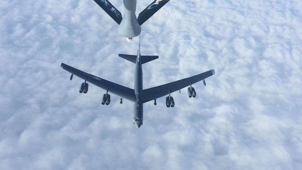 بمب‌افکن‌های بی-۵۲ آمریکا در پایگاه العدید قطر به زمین نشستند 
