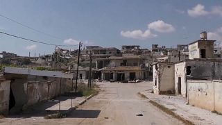 شاهد: المعارضة تستهدف شاحنة حكومية بقذائف والقتال يستعر شمال غرب سوريا