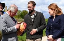 Príncipe Carlos experimenta iguarias biológicas da Baviera