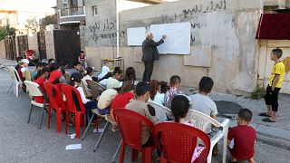 Irak'ın Kerkük kentinde emekli öğretmen Hamis Ali ve öğrencileri