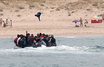 قارب يحمل مهاجرين غير شرعيين على سواحل المغرب