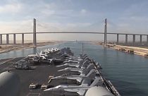 حاملة الطائرات الأمريكية أبراهام لينكون تعبر قناة السويس