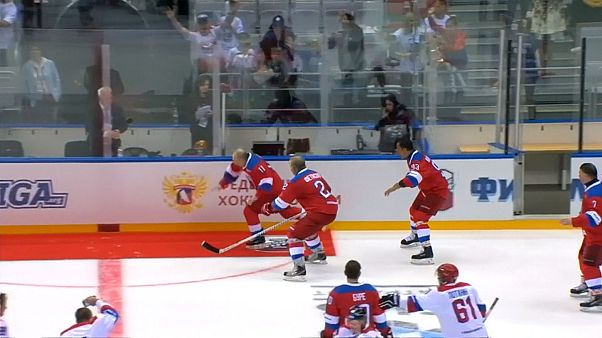 Video | Buz hokeyi maçında sekiz gol atan Putin kutlama sırasında yere düştü Video | Buz hokeyi maçında sekiz gol atan Putin kutlama sırasında yere düştü