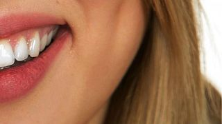 دراسة: بعض معاجين تبييض الأسنان قد تسبب السرطان