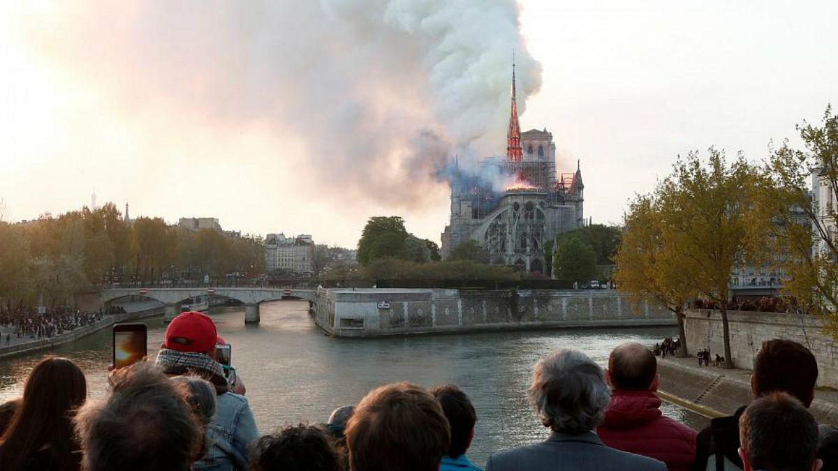 Yangında büyük zarar gören Notre Dame Katedrali'nin 5 yılda yapılmasını öngören yasa tasarısına onay