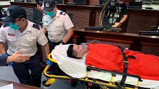 A golpes en el parlamento de Hong Kong