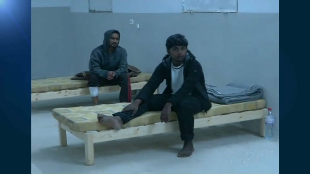ناج من غرق سفينة المهاجرين قبالة تونس: رأيتهم يغرقون واحداً تلو الآخر