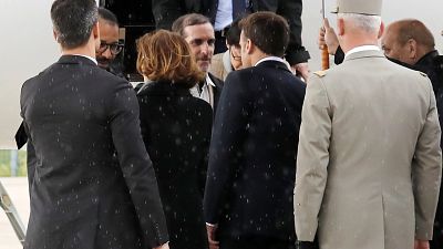 Hostages pay tribute to French soldiers who died to save them