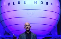 Amazon'un sahibi Jeff Bezos 2024'te Ay'a inmesi planlanan uzay aracını tanıttı