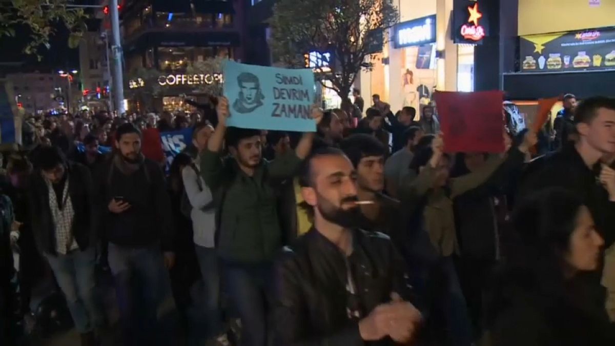 Cientos de personas se manifiestan contra la repetición de las elecciones en Estambul
