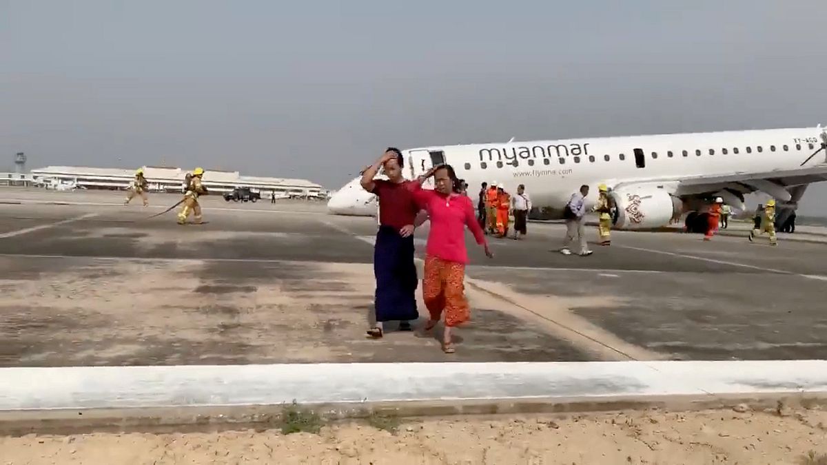 Video | İniş takımları açılmayan uçak burnunun üstüne piste indi