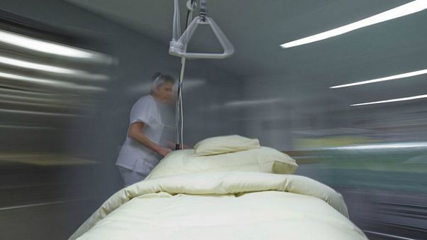 Fransa'da 10 yıldır bitkisel hayatta olan Vincent Lambert'e pasif ötenazi uygulanacak Fransa'da 10 yıldır bitkisel hayatta olan Vincent Lambert'e pasif ötenazi uygulanacak