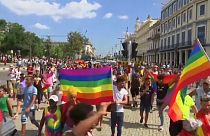 شاهد: الشرطة تقمع مسيرة تطالب بحقوق المثليين في كوبا
